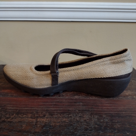 Tsubo Tan Linen Cori Mary Jane Wedges Size 10.5 - Picture 5 of 13